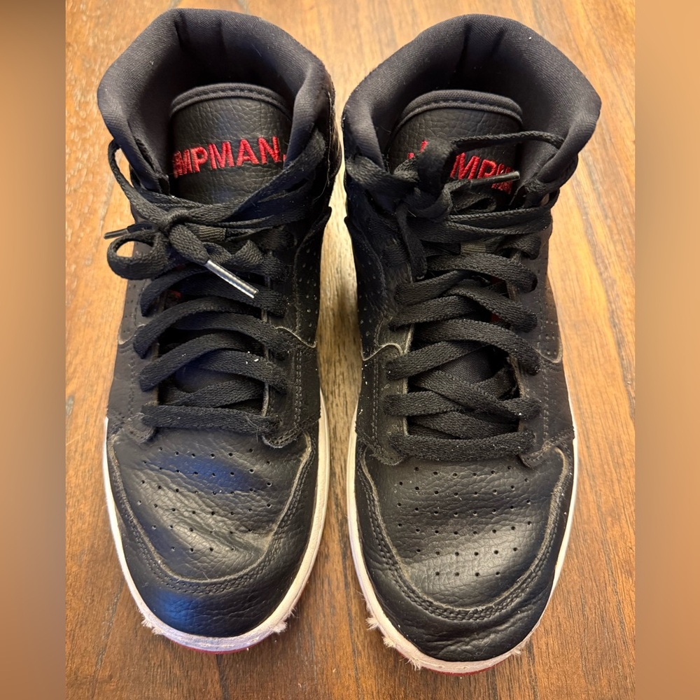 Nike Air Jordan Access 'Black Gym Red' AR3762-001 Size 7 Youth. Gently used.